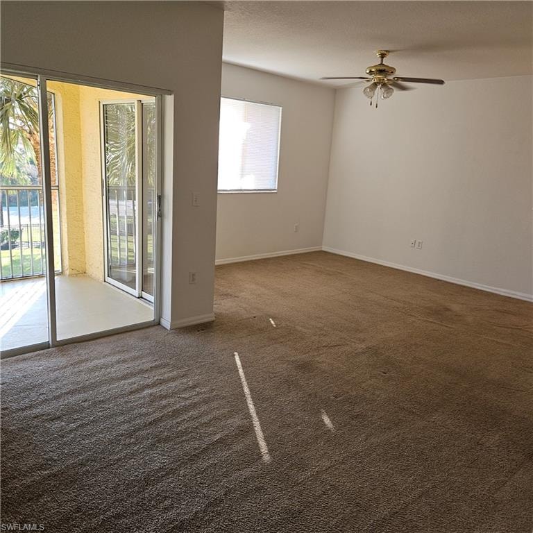 LIVING ROOM WITH FAN