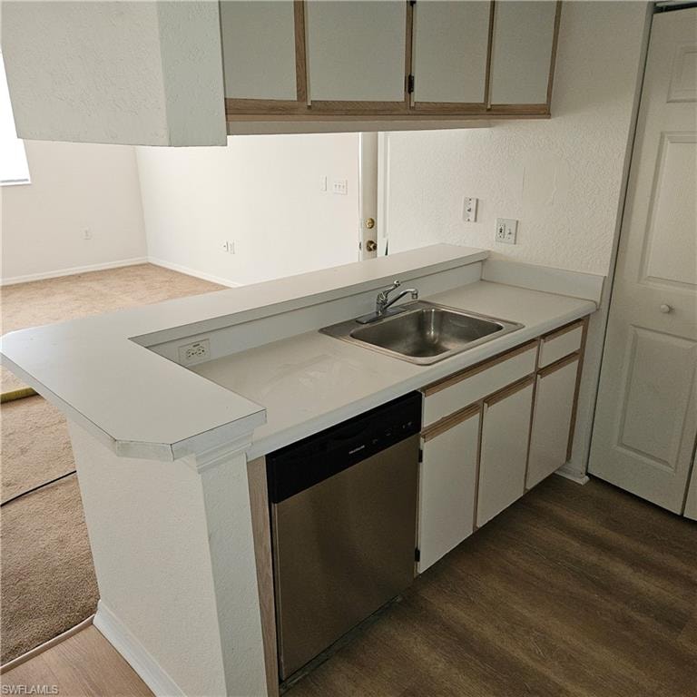KITCHEN WITH DISHWASHER