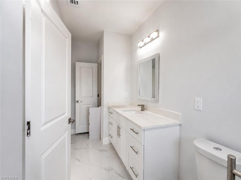 2405/2407 Xelda AVE N photo 8