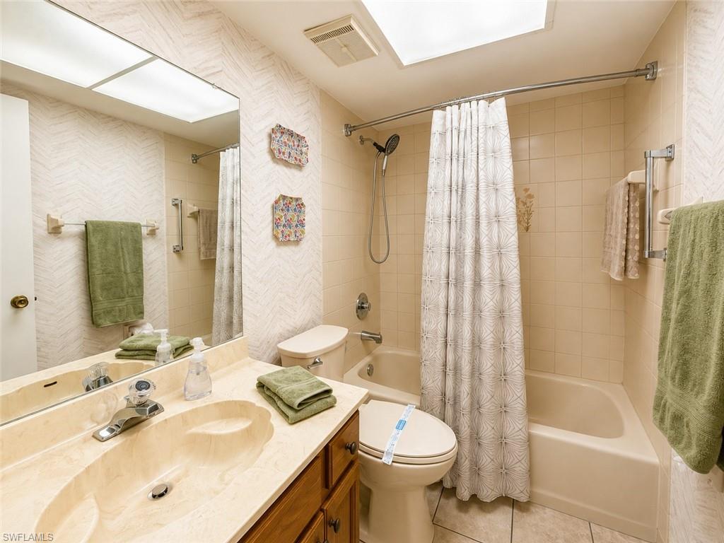 1615 SE 46th LN 202 photo 13