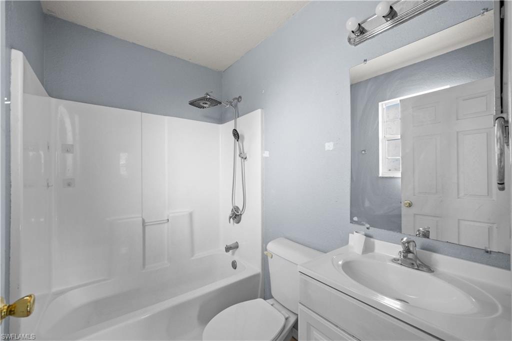2028 NE 17th PL photo 12