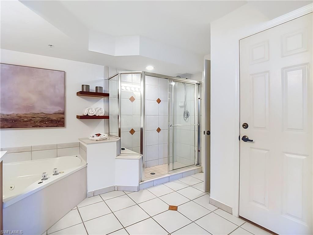walk in shower and jetted tub
