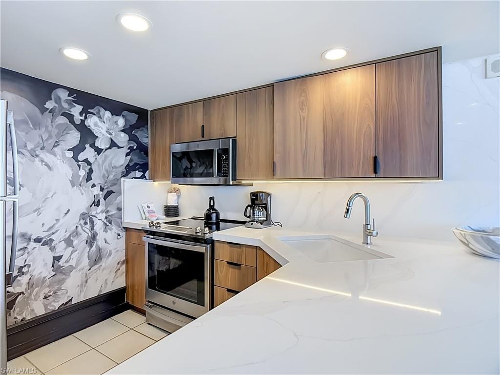 8771 Estero BLVD 904 photo 11
