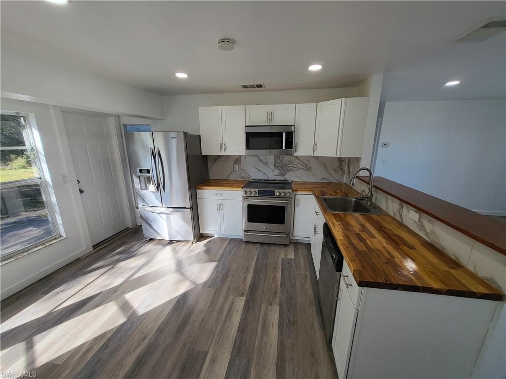 6143 Hester AVE photo 9