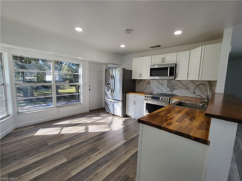 6143 Hester AVE photo 8