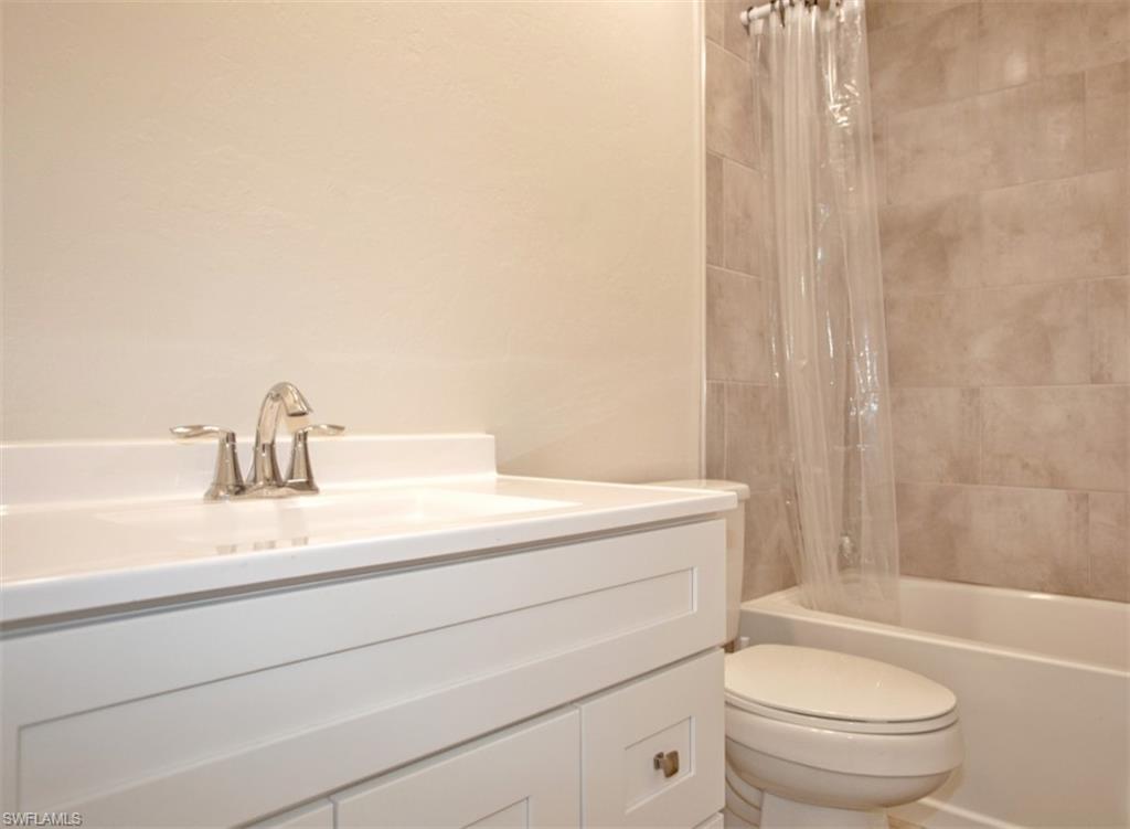 4053 Seaoats LN photo 10