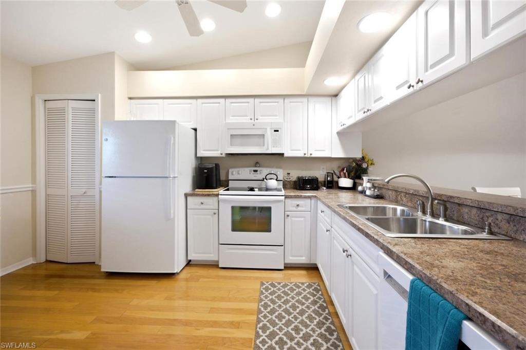 7360 Saint Ives WAY 2301 photo 19