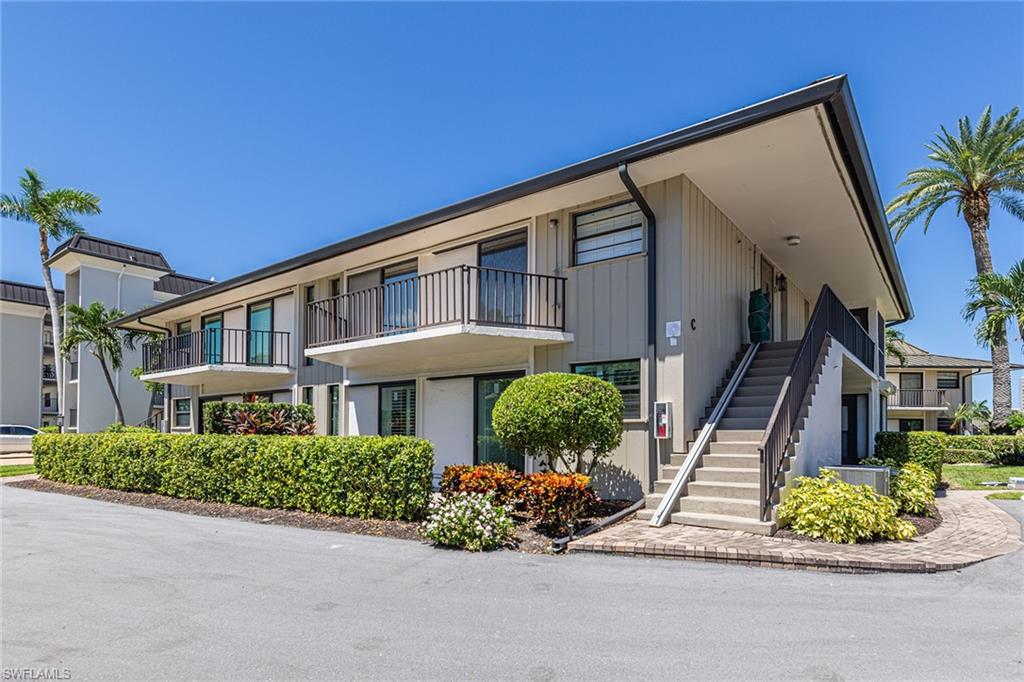 900 Huron CT C-2