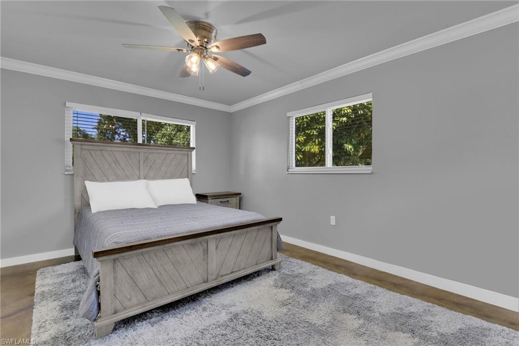 Ceiling fan with integrated lighting