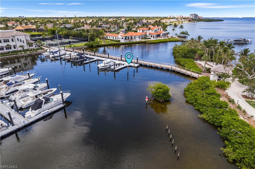 With its desirable straight-in approach, docking is exceptionally smooth and stress-free. Thanks to an approved variance, Slip A-12 can accommodate vessels up to 40'10"