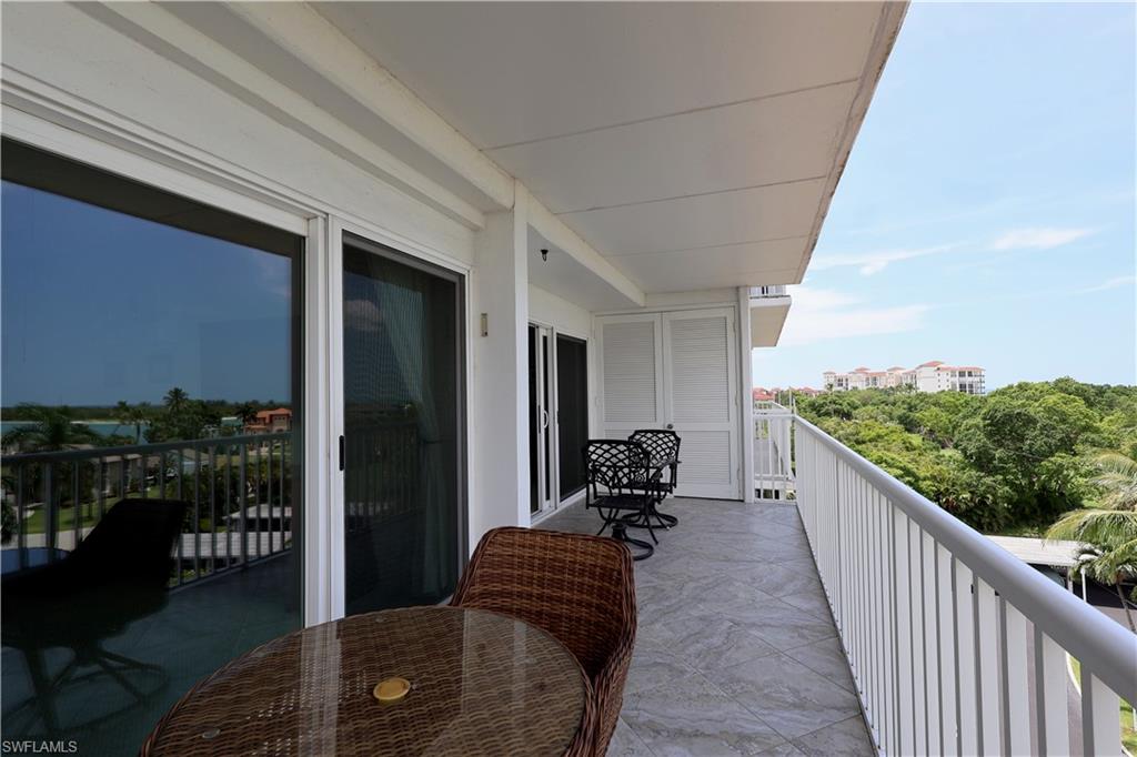 60 Pelican ST W 602 photo 7