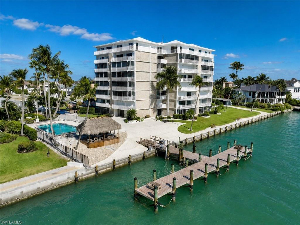 60 Pelican ST W 602