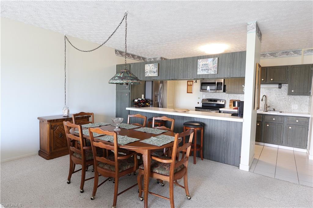60 Pelican ST W 602