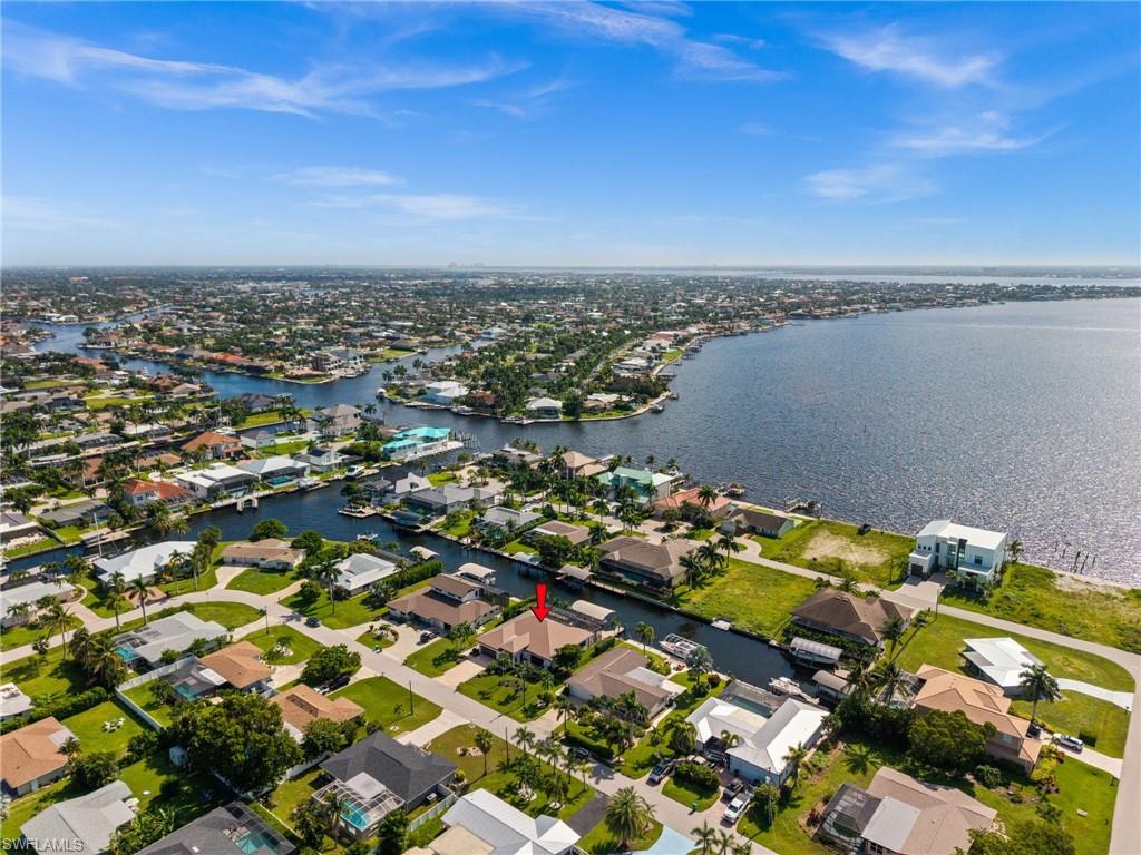 Aerial view of the house and proximity to the Caloosahatchee River