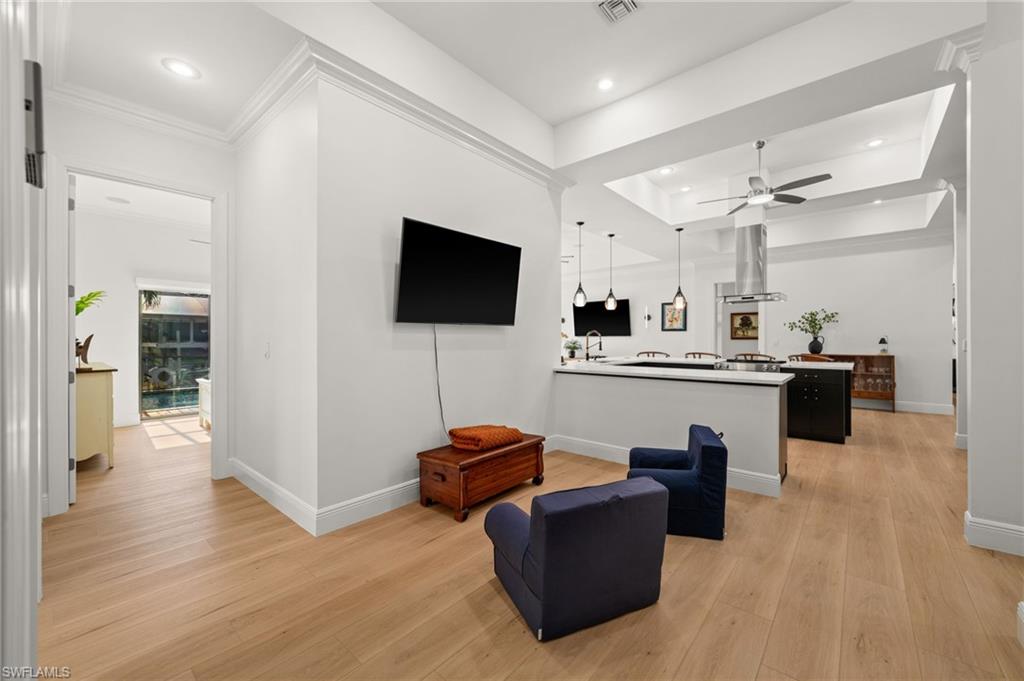 Casual sitting area next to the kitchen