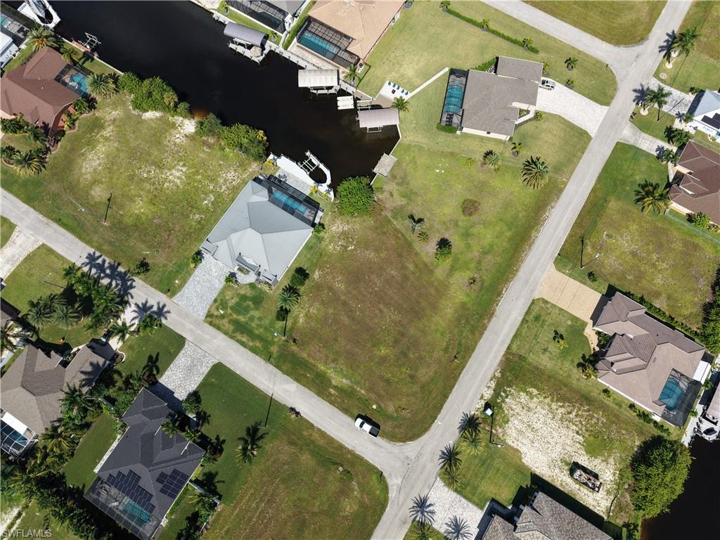 Waterfront lot with direct canal access