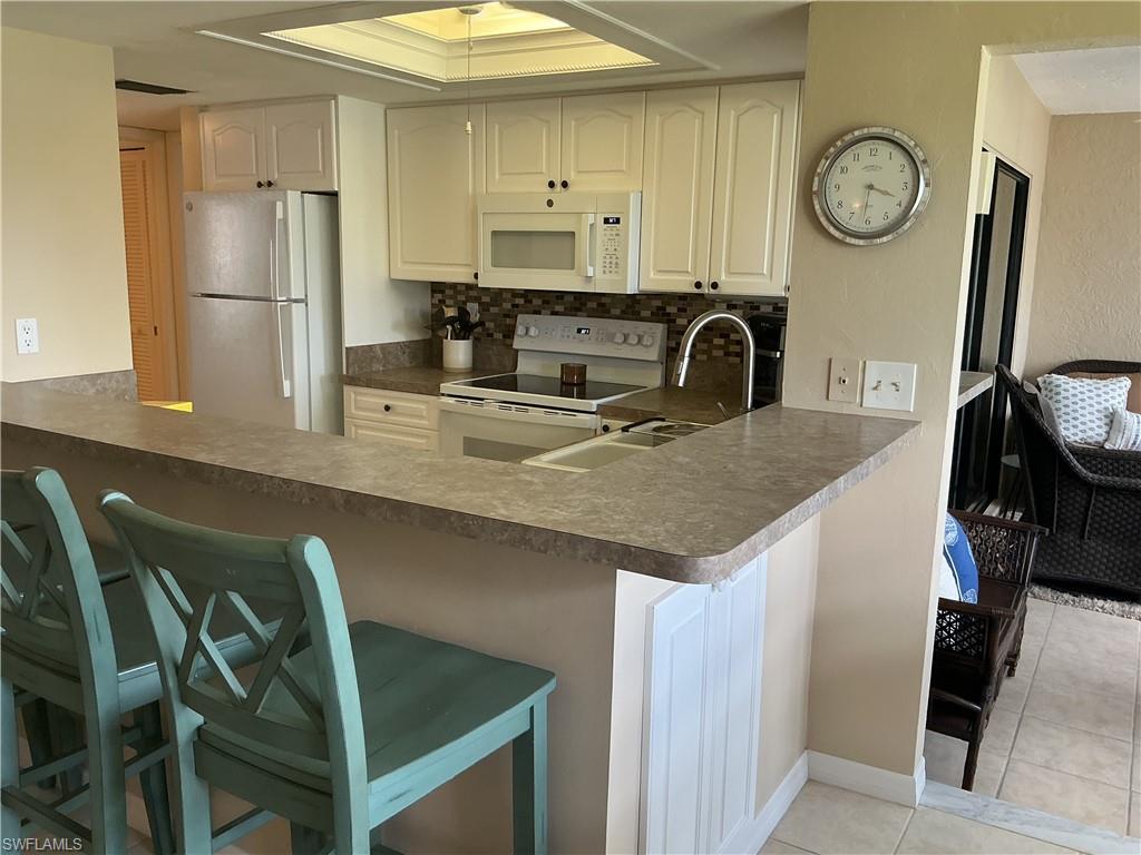 5550 Trailwinds DR 615 photo 8