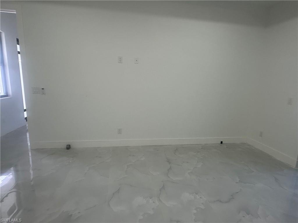 119 Moore AVE photo 37