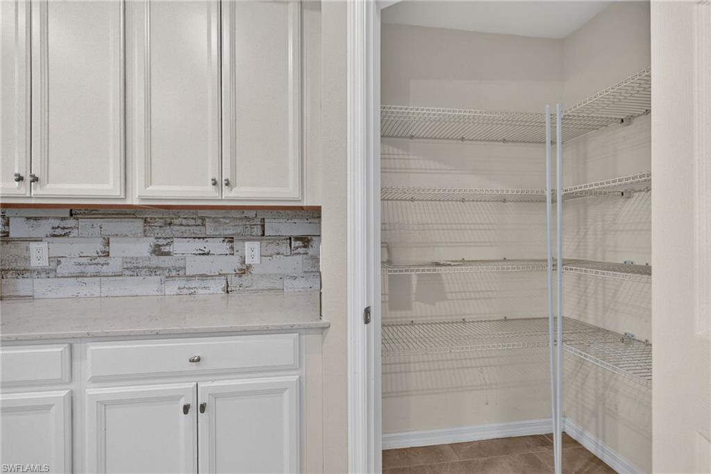 12047 Hawthorn Lake DR 102 photo 17