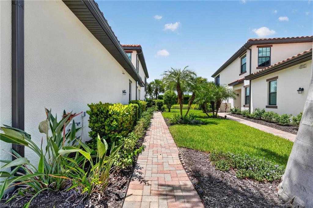 12047 Hawthorn Lake DR 102 photo 9