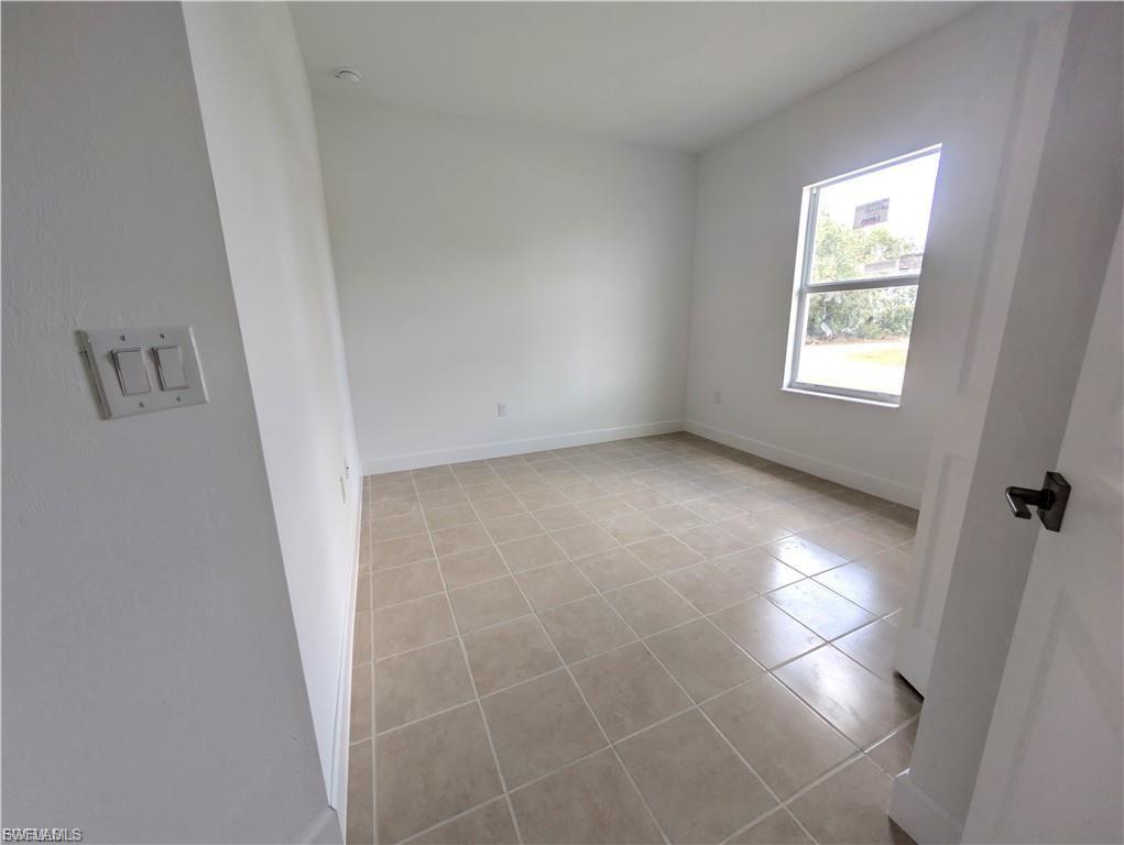 1101 Harold AVE S photo 11