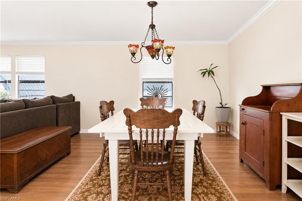Dining room light DOES NOT convey