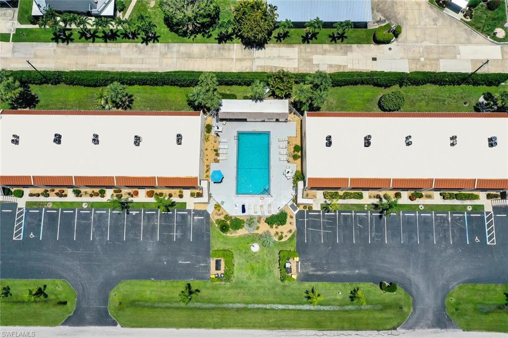 Outdoor swimming pool with integrated spa and lounge area