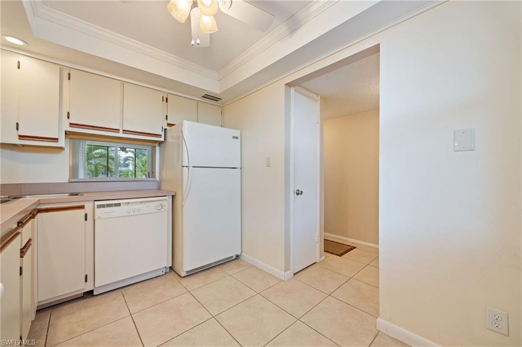 5959 Winkler RD 218 photo 12