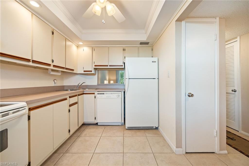 5959 Winkler RD 218 photo 11