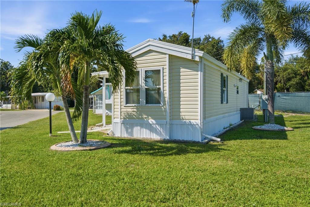 5558 Palm Beach BLVD 5