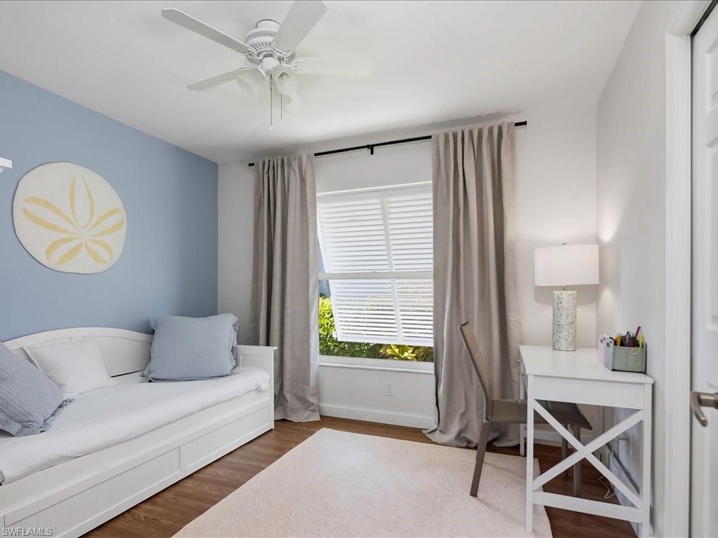 Day bed with desk