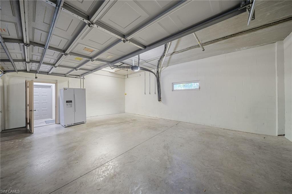 Large 2 + car garage