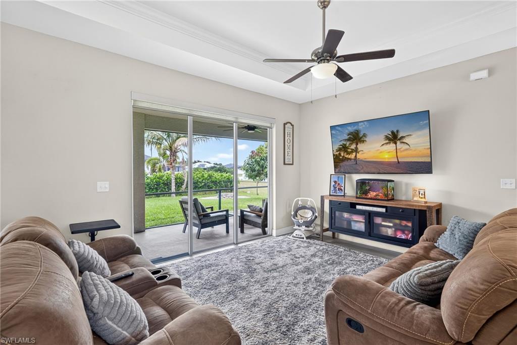 Tray ceiling with ceiling fan and integrated lighting