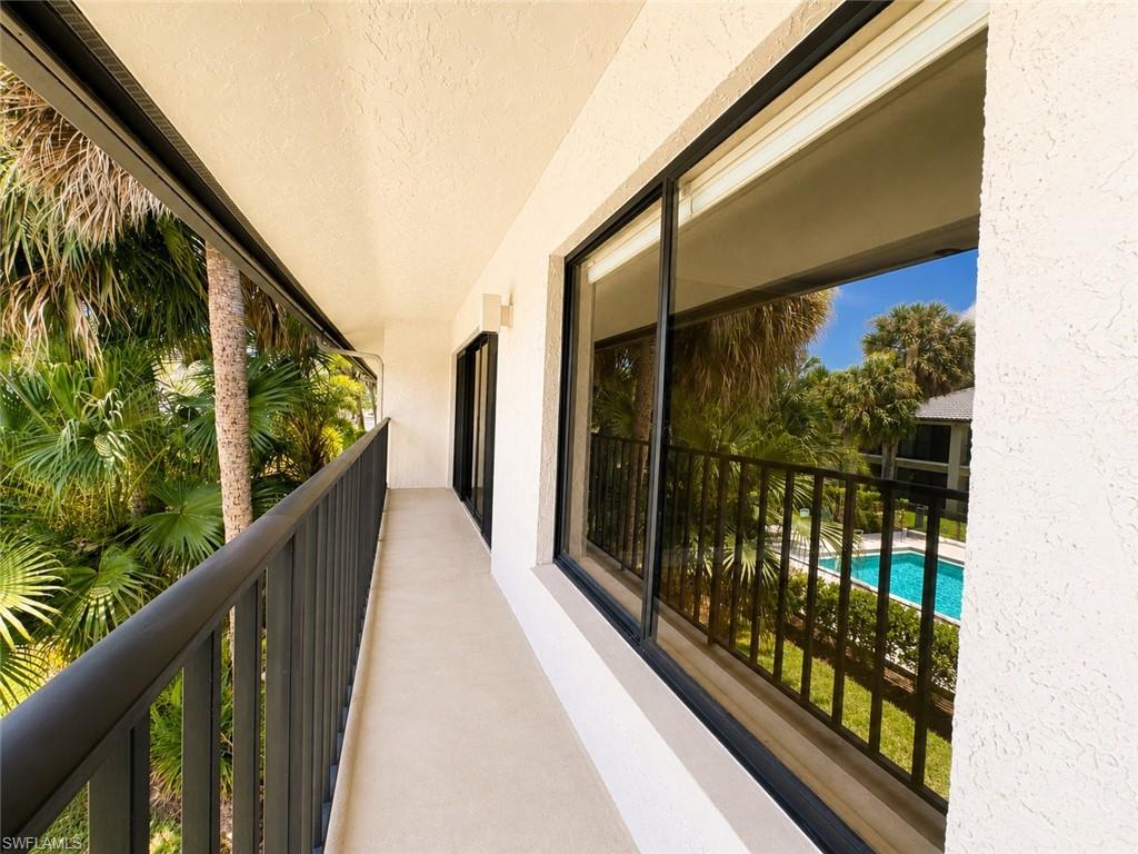 Recessed lighting, crown molding, ceiling fan, sliding glass doors, and wood-finish flooring