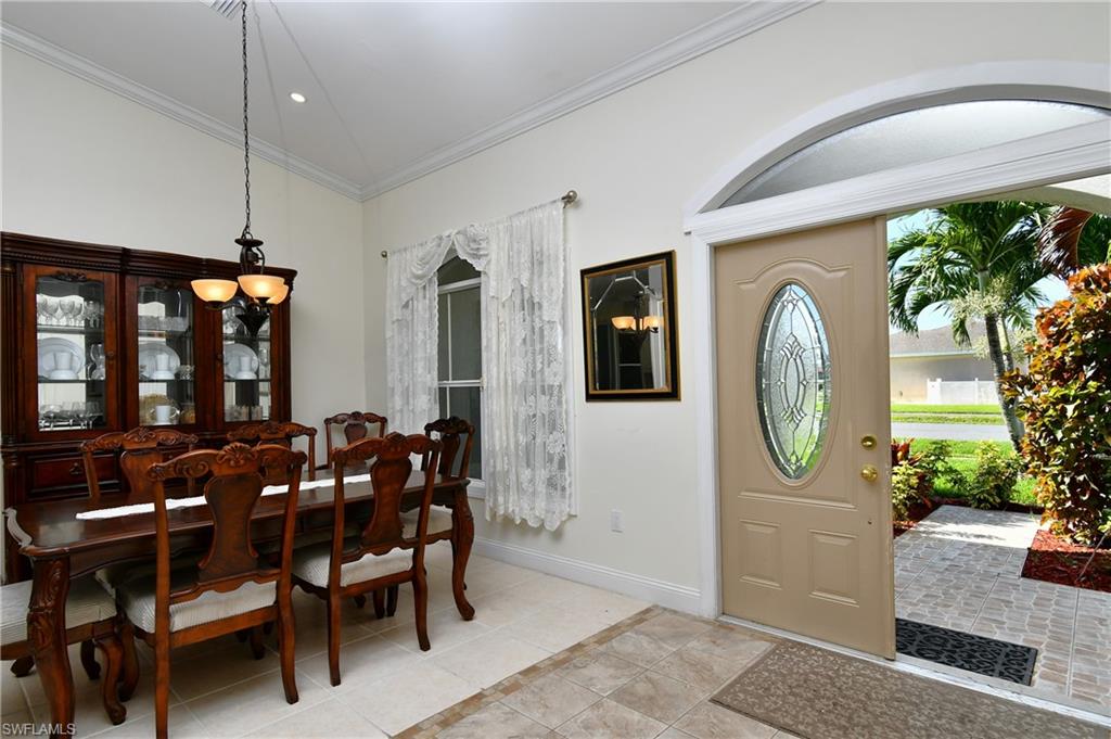 599 Genevieve DR photo 10