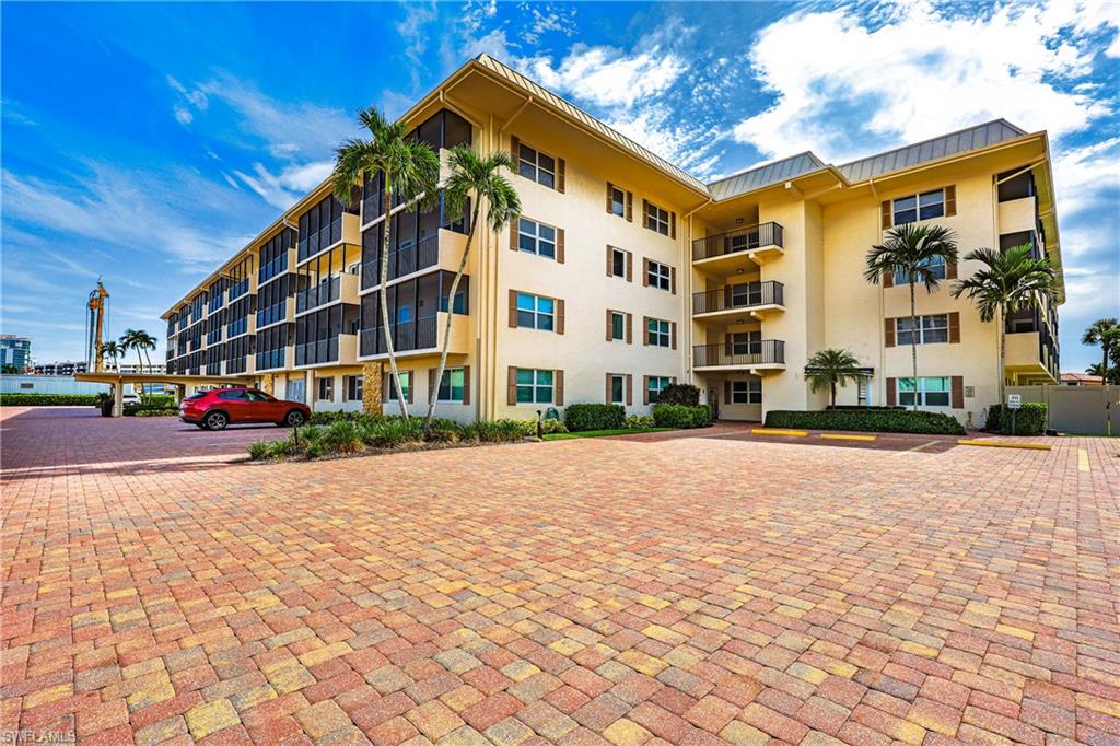 3200 Gulf Shore BLVD N 205 photo 7