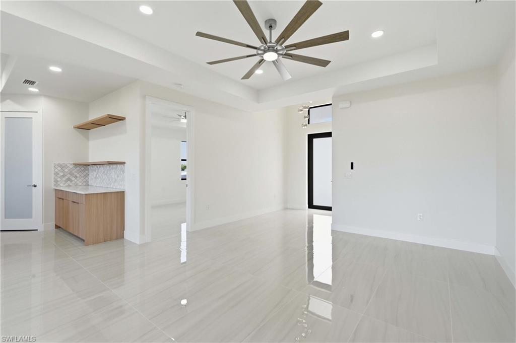 382 Pauline AVE photo 9