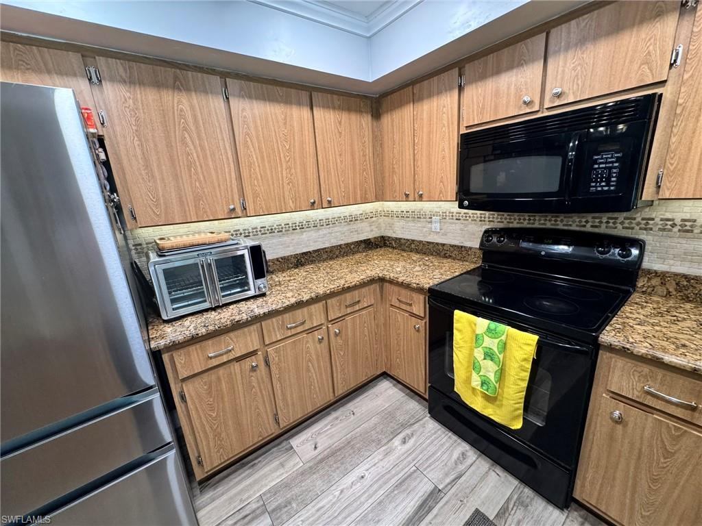 13 Wellington AVE photo 26