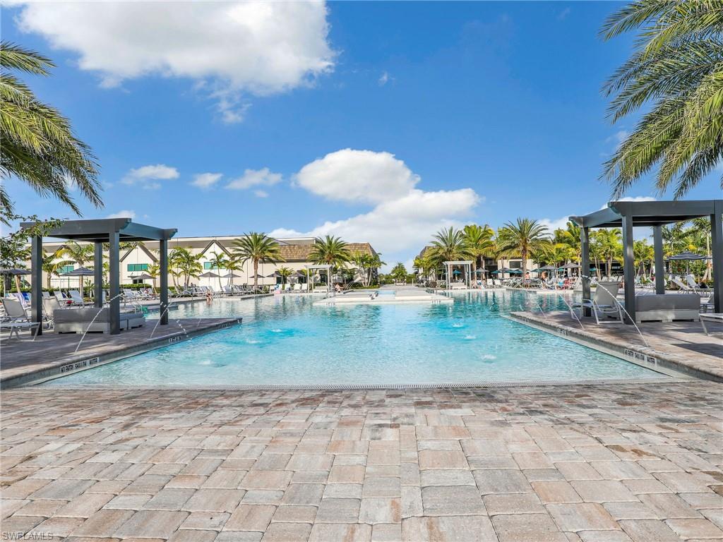 Main Pool w/Cabanas