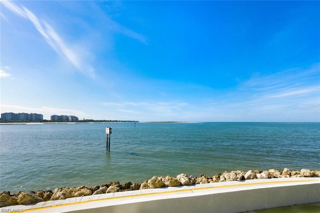 334 La Peninsula BLVD 334