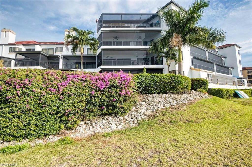 334 La Peninsula BLVD 334