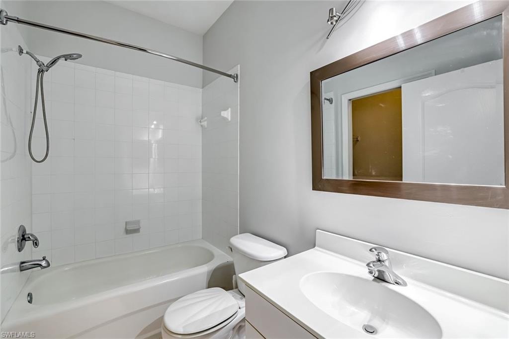Guest Bathroom with tub-shower