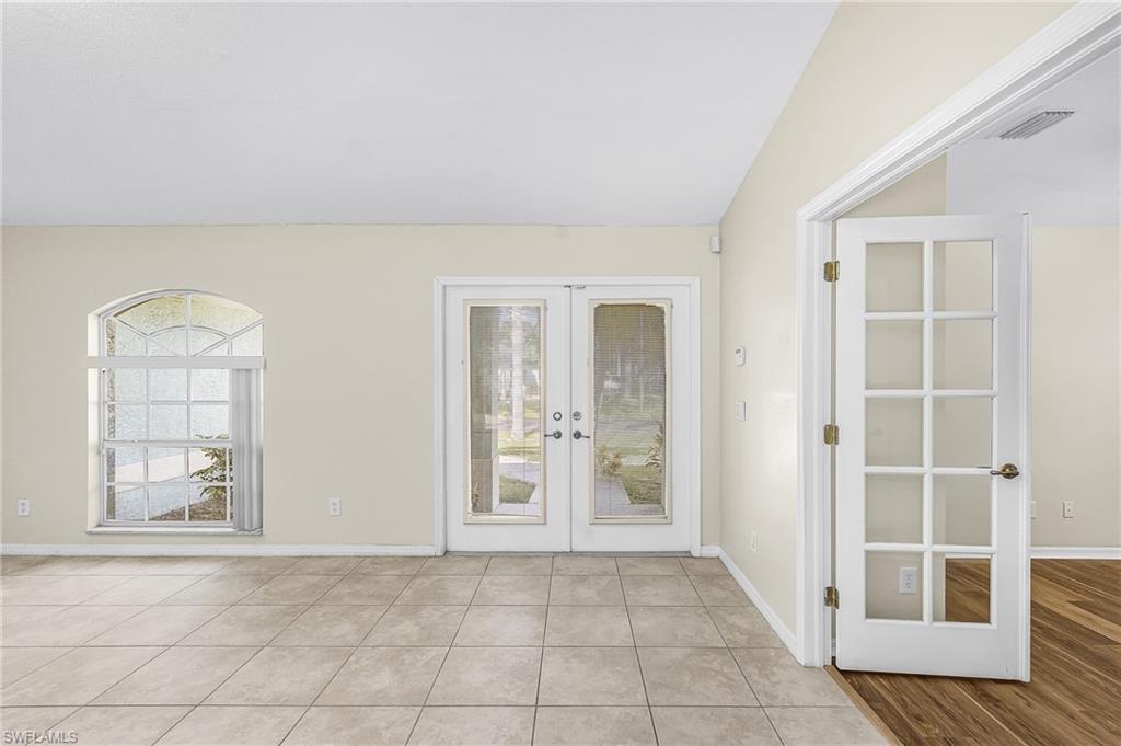 Front entrance with guest room to the right