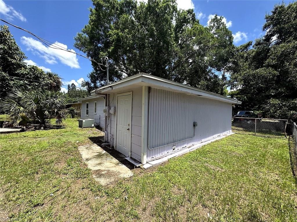 346 Muskegon AVE photo 19