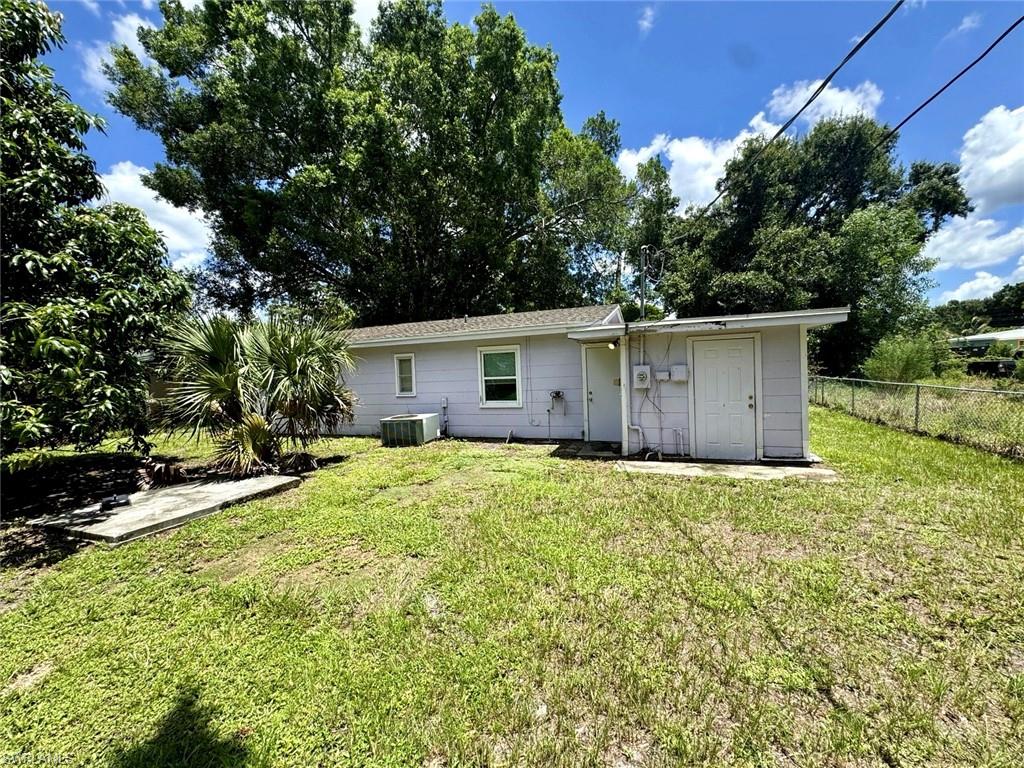 346 Muskegon AVE photo 17