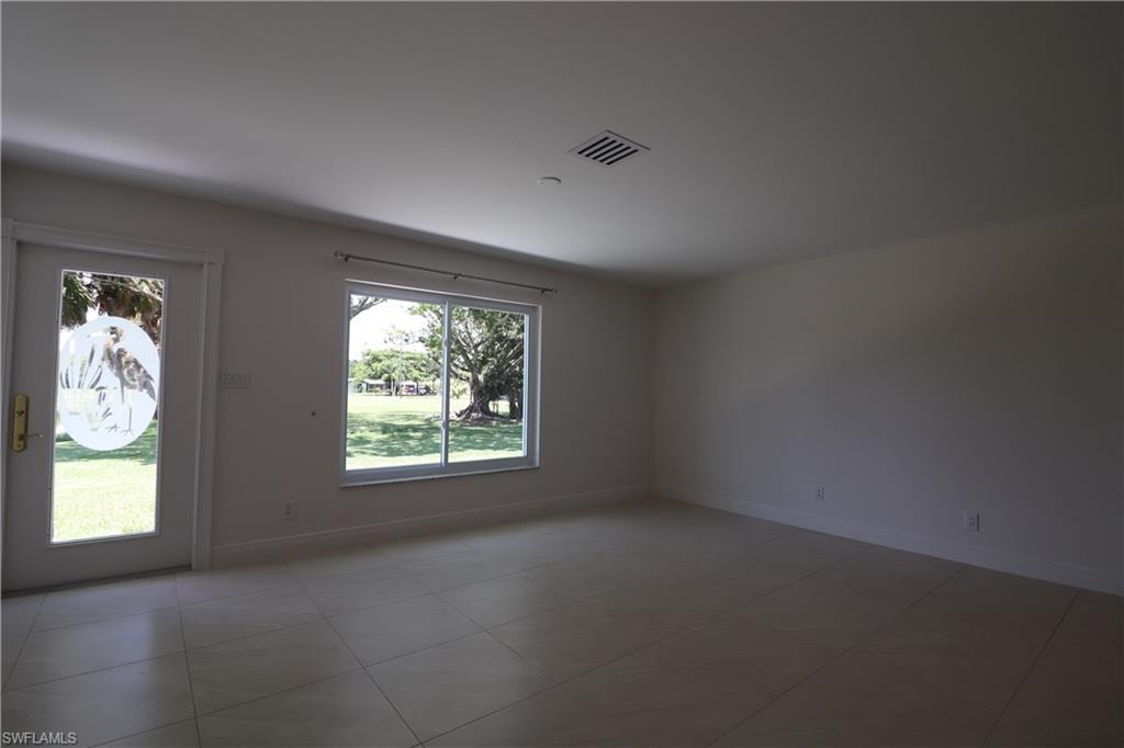 5332 Myrtle LN photo 12