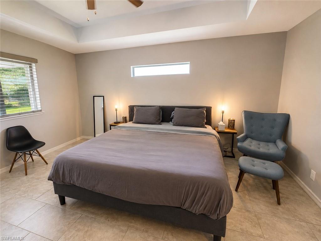 Tray ceiling with a ceiling fan