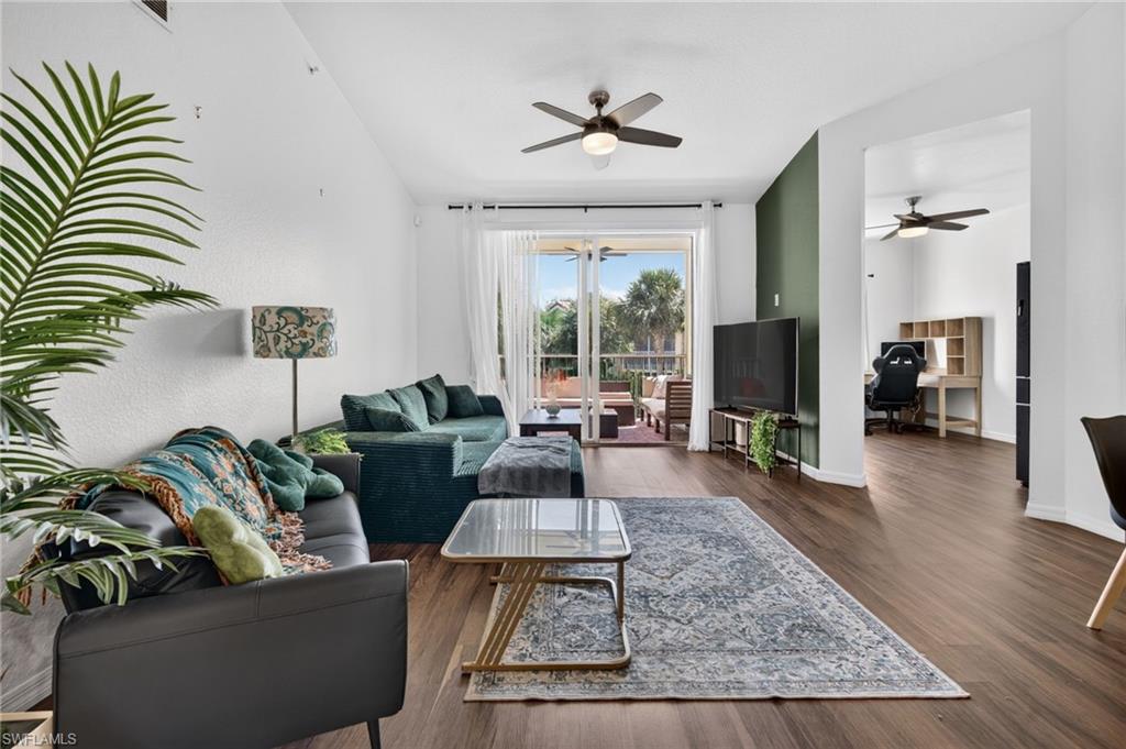 20254 Royal Villagio CT 203 photo 16