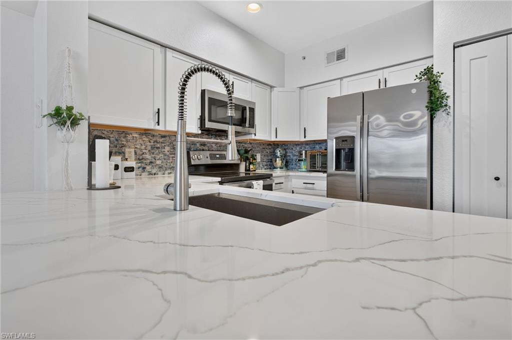 20254 Royal Villagio CT 203 photo 8