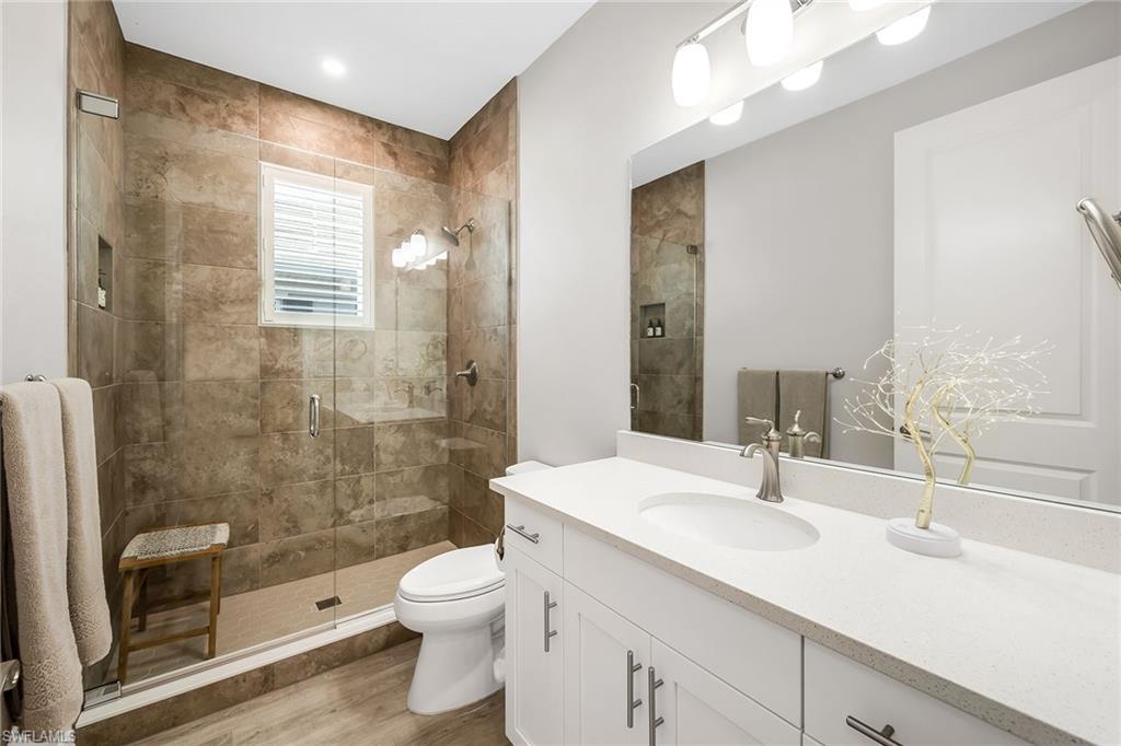 233 Indies DR E 201 photo 27